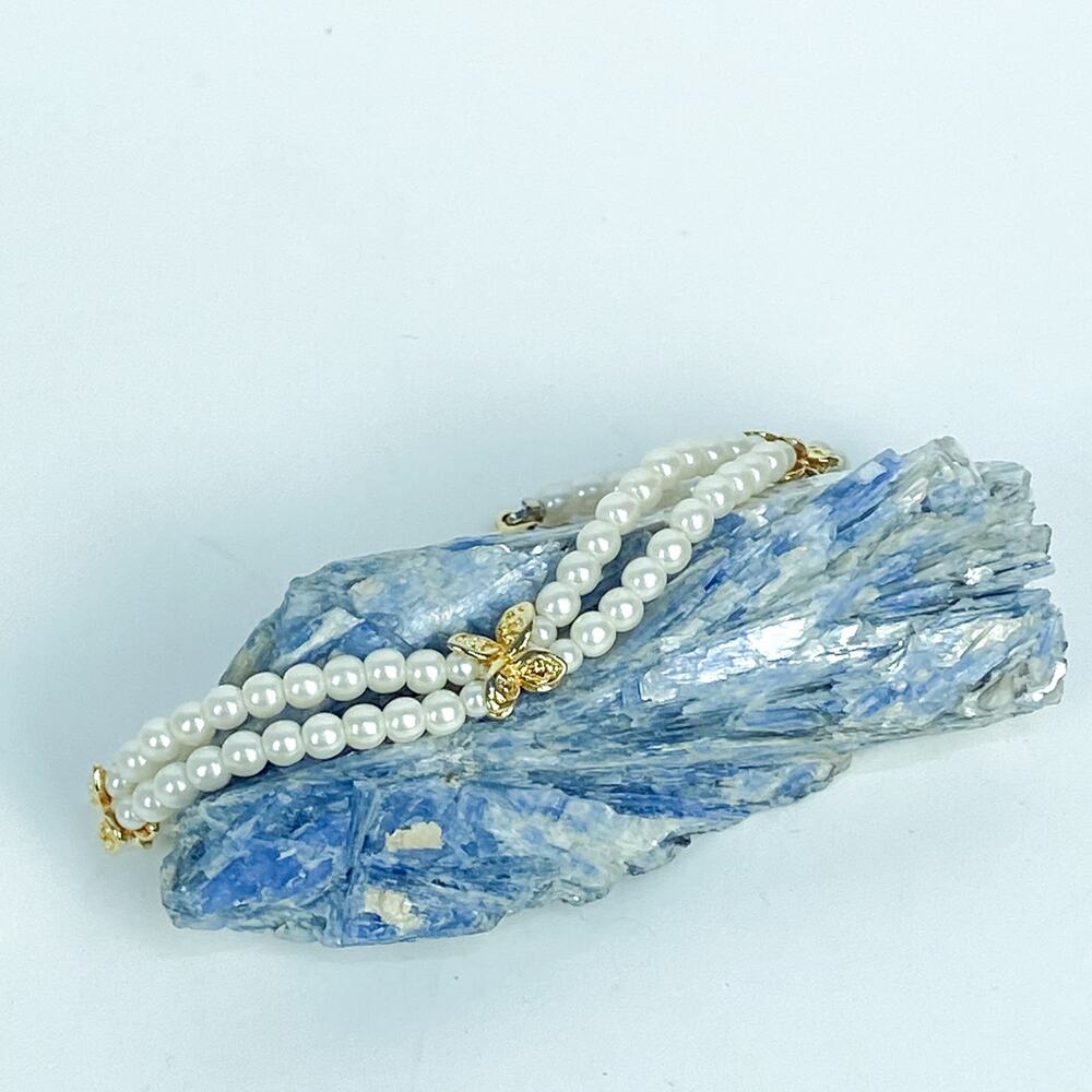 Double Strand White and Gold Tone Beaded Bracelet. - Picture 6 of 6